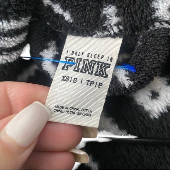 PINK Plush Robe I Size: XS/S - Picture 7 of 8